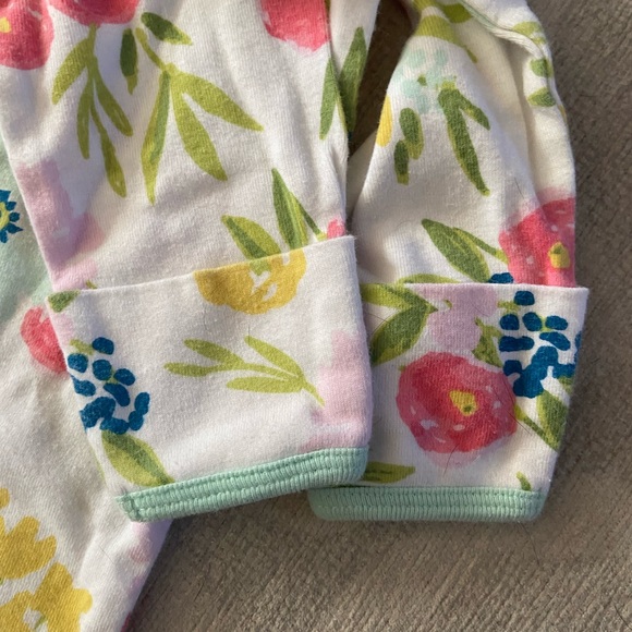 🟡 3/$20 Cloud Island Floral Baby Elastic Gown, Size 0-6 Months - Picture 2 of 3